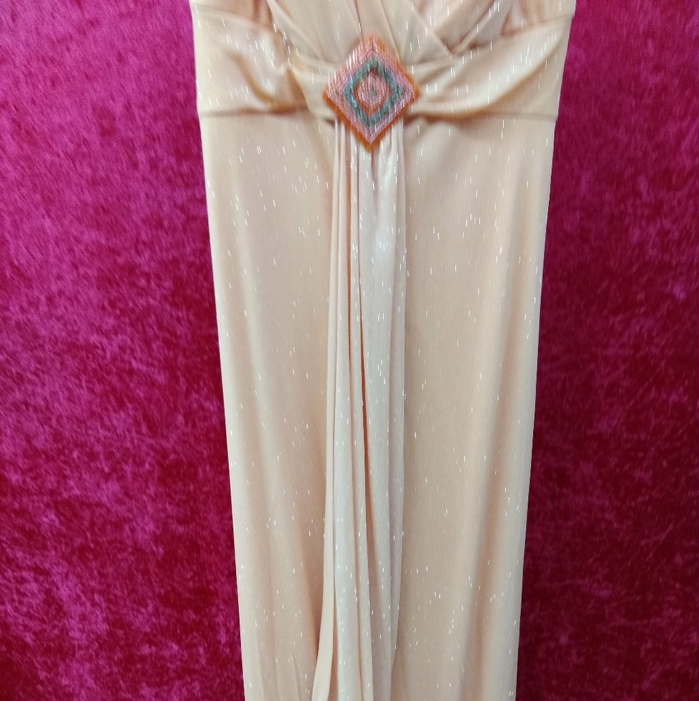 Dresses - Picture 4 of 4